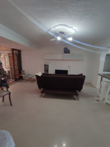 Imagen 21 de 25 de Amplió Town House En Llano Alto