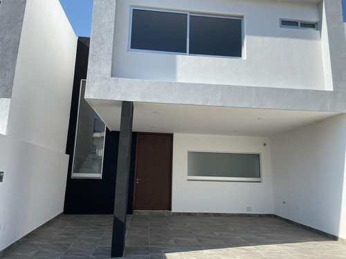 Se Vende Casa En Milenio  Iii, 4ta Recamara En Pb, Jardín,  