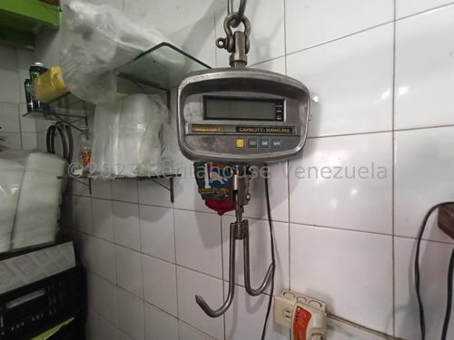 Vende Frigorífico Con Excelente Punto Comercial, Zona Muy Concurrida De Turmero Aragua 24-1133 Irrr