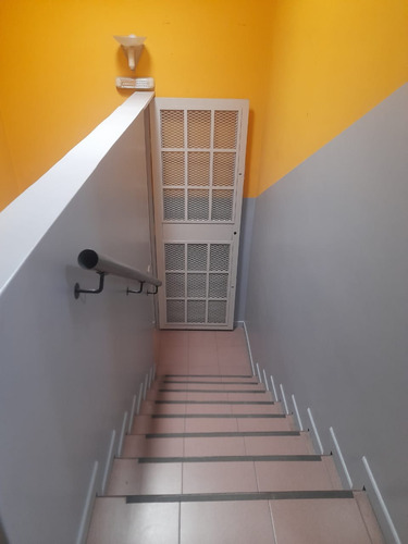 Importante Galpón/depósito Con Oficinas En Castelar Norte