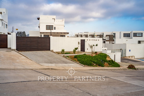 Casa Nueva Y Exclusiva En Sector Peñuelas