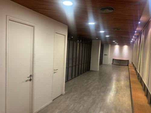 Oficina De 100 M² Con Vista Despejada Almirante Pastene 244