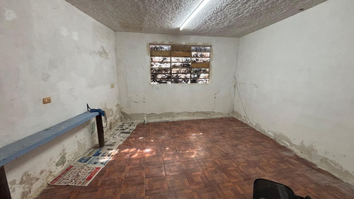 Casa De Una Planta En La Colonia Aleman