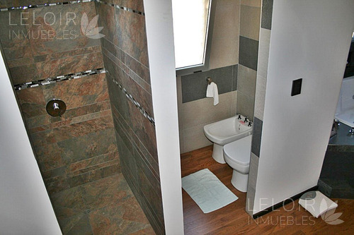 Casa En Venta 2 Amb En Parque Leloir