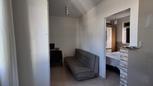 Uma Casa 1quarto Banheiro Cozinha Intregada Com A Sala 25mc