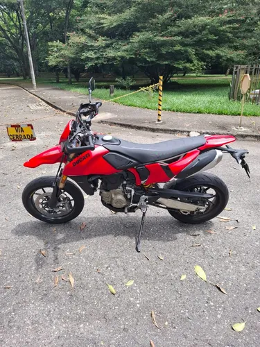 Ducati Hypermotard 698