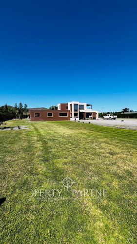 Casa En Excelente Estado En Condominio Seguro Cerc...
