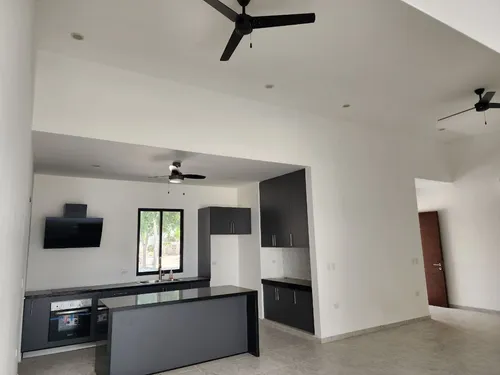 Casa De 1 Planta Con Páneles Solares Cholul En Privada