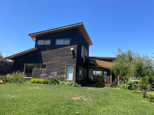 Hermosa Casa En Amplio Terreno En Los Laureles, Limache