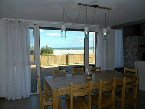 Imagen 9 de 20 de Casa Frente Al Mar En Gesell. Alquiler Venta