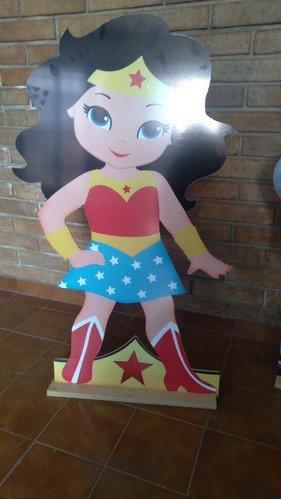 Imagen 1 de 10 de Gigantografia Silueta Corporea Mujer Maravilla Y Personajes