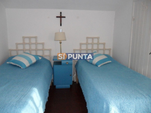 Imagen 19 de 30 de Casa Ubicada En Playa Mansa 6 Dormitorios