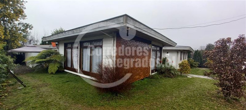 Amplia Casa En Venta Sector Comercial Isla Teja, Valdivia