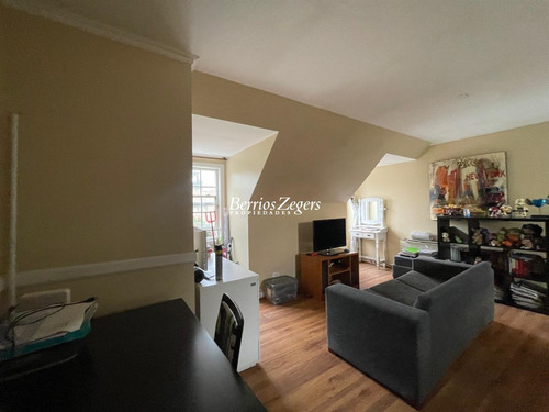 Casa En Venta De 5 Dorm. 4 Baños Más Servicio E Lo Barnechea