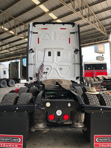 Imagen 4 de 10 de Freightliner Cascadia 2015 Nacional 3 Meses De Garantia