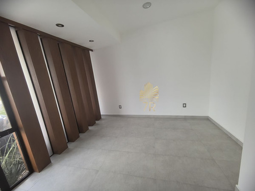 Casa De Autor En Zibata En Venta O Renta Con Recámara En Planta Baja O Estudio