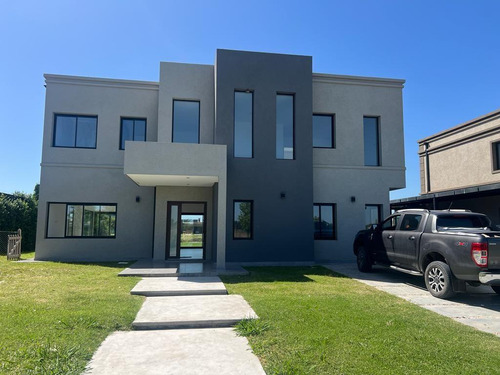 Los Talas - Casa En Venta 5 Ambientes - Moderna, Con Piscina Y Fondo A La Laguna