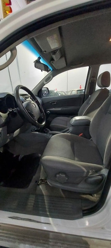 Imagen 10 de 15 de Toyota Hilux 2012 3.0 Cd Srv I 171cv 4x2