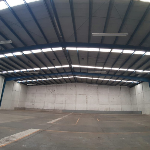 Bodega Renta  1200 M2 Manufactura Almacenamiento Cedi's Av. 5 De Febrero Fracc. Industrial La Montaña