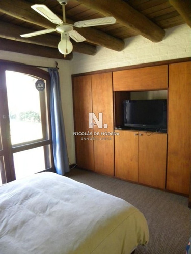 Casa En Pinares Con Vista Parcial Al Mar- Ref: 3807