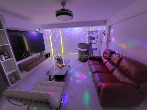 Espectacular Apartamento En Alquiler Santa Paula.25-2063 K.o