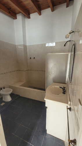 Casa 3 Ambientes Sobre Lote De 8 X 11 Con Garaje, Patio Y Balcon Terraza