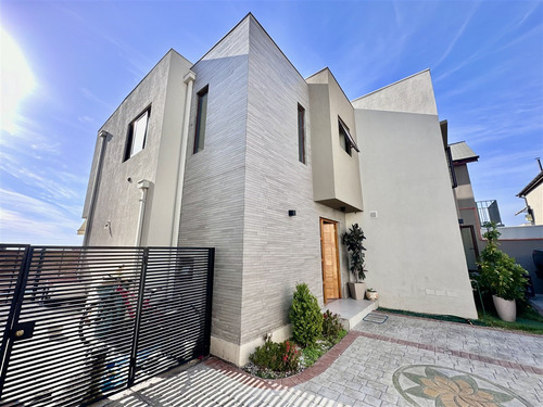 Casa En Venta Condominio De 3 Dorm. En Puente Alto
