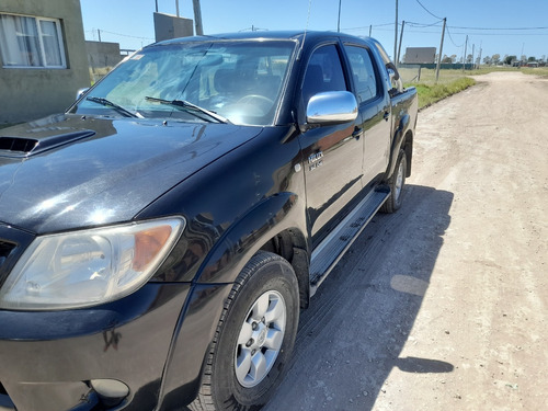 Toyota Hilux SRV 4x2 d/cabina