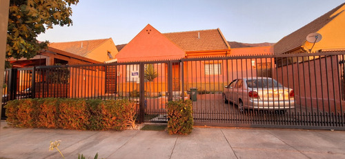 Acogedora Casa Familiar 3d + 3b + 2 Est. + Terraza Y Piscina