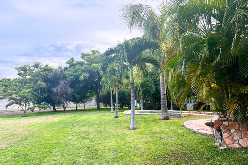 Terreno De 2,204 M² En Chiconcuac, Xochitepec, Morelos | Con Alberca Y Explanada Para Eventos