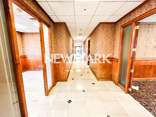 Gran Oficina Remodelada En Espectacular Barrio Financiero