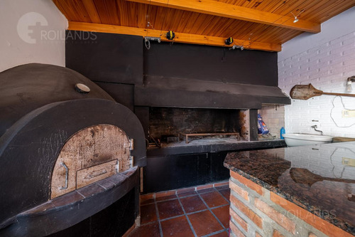 Venta Casa 6 Ambientes Con Pileta, Quincho Y Cochera En Olivos, Acepta Permuta