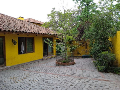 Casa En Venta De 5 Dorm. En Lo Barnechea