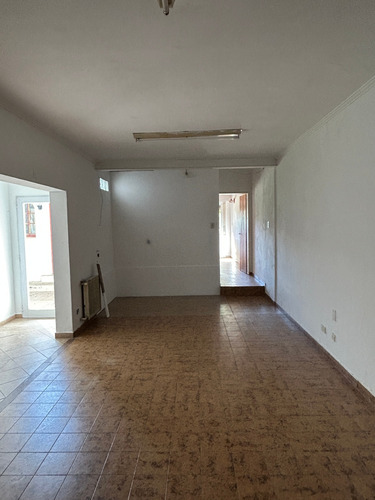 Venta Casa 4 Dormitorios Centro Sudeste Con Cochera