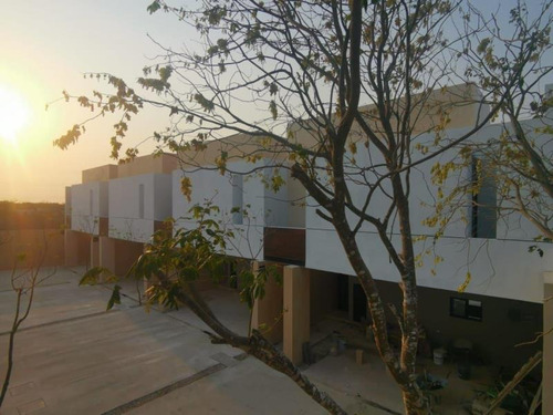 Imagen 8 de 12 de Casa Sola En Renta Temozon Norte