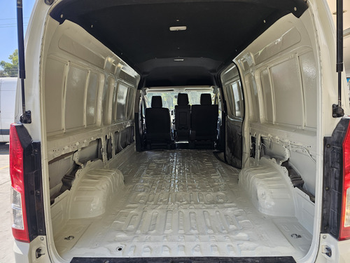 Toyota Hiace SUPER LARGA TM