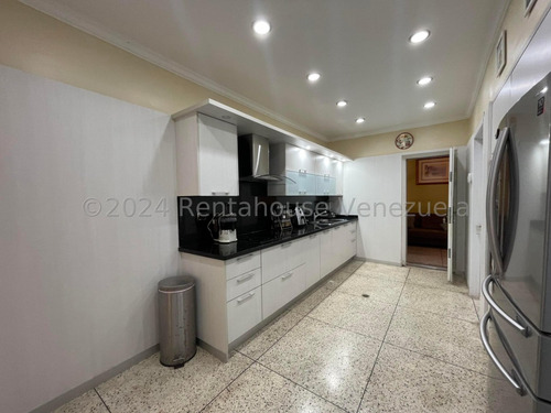 Hermosa Casa Quinta En Venta En El Piñal El Limon Conjunto Cerrado Con Piscina Area Parrilla Clima De Montaña Amplios Espacios Dos Cocinas Modernas Estef 24-14961