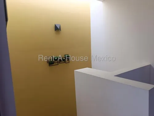 Casa Amueblada Con Cuarto De Tv, 2 Recámaras, Estudio. Renta - Zákia