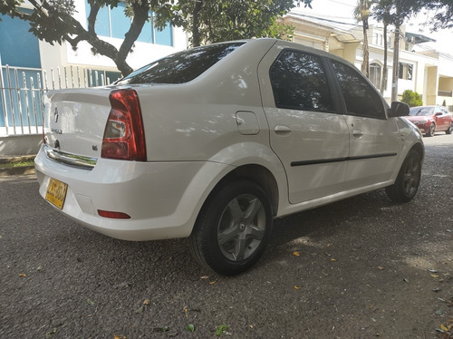 Renault Logan 2015 1.6 Expression