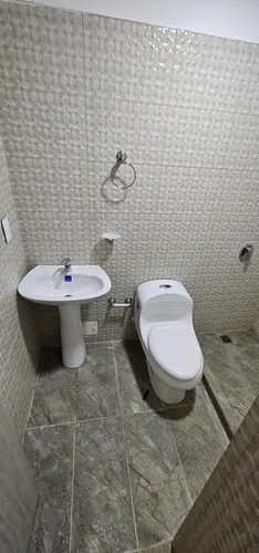 Amplio Local- Apto En Segundo Piso, Alfaguara.