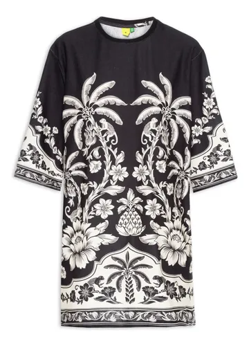 Vestido camiseta Farm Big Guanacaste preto com estampa tropical branca de palmeiras, flores e macacos, exibido em fundo branco.