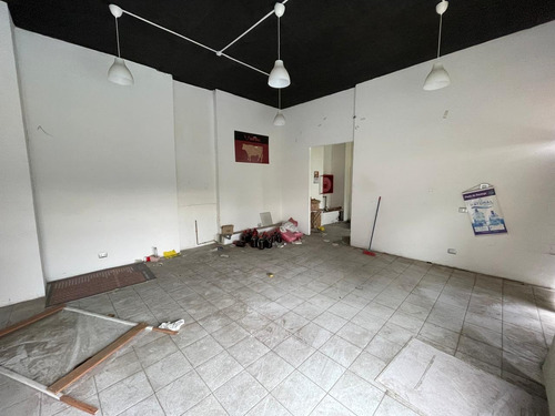 Arriendo Local Comercial De 67,82 M2, Metro Monte Tabor