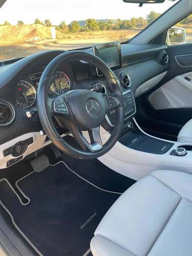Imagen 3 de 11 de Mercedes-benz Clase Gla 1.6 180 Cgi Mt 2016