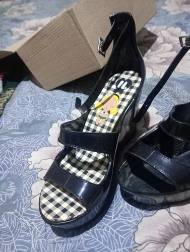 Zapatos De Goma Numero 39 Con Taco Chino Sandalias (Usado)