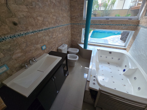 Casa Refaccionada A Nuevo En Martinez . Vias A Libertador