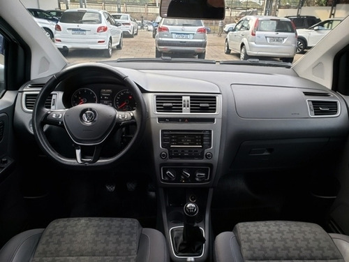 Imagem 8 de 15 de Volkswagen Fox Comfortline 1.0 12v 3 Cilindros