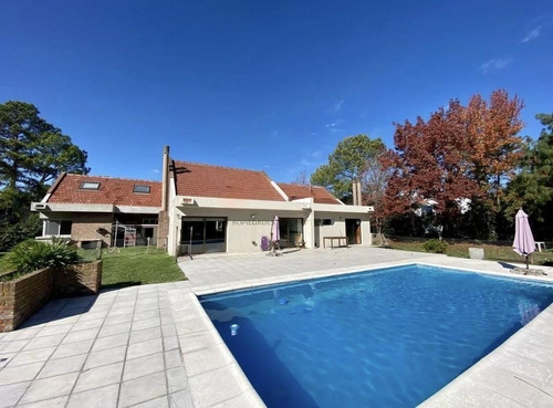 Casa En Venta - 4 Dormitorios 4 Baños - Cochera - 2.750mts2 - Pilar