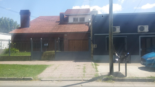 Imagen 8 de 14 de Chalet Amplio,buena Ubicación,jardin,varela Centro