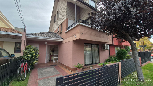 Casa En Venta De 5 Dormitorios Y 4 Baños En Comuna De Maipú