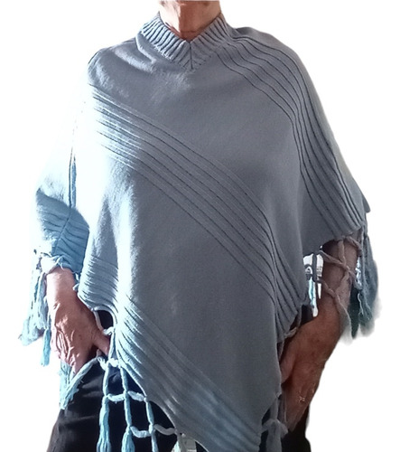 Poncho Lana Fina Celeste Con Flecos (talla Única)